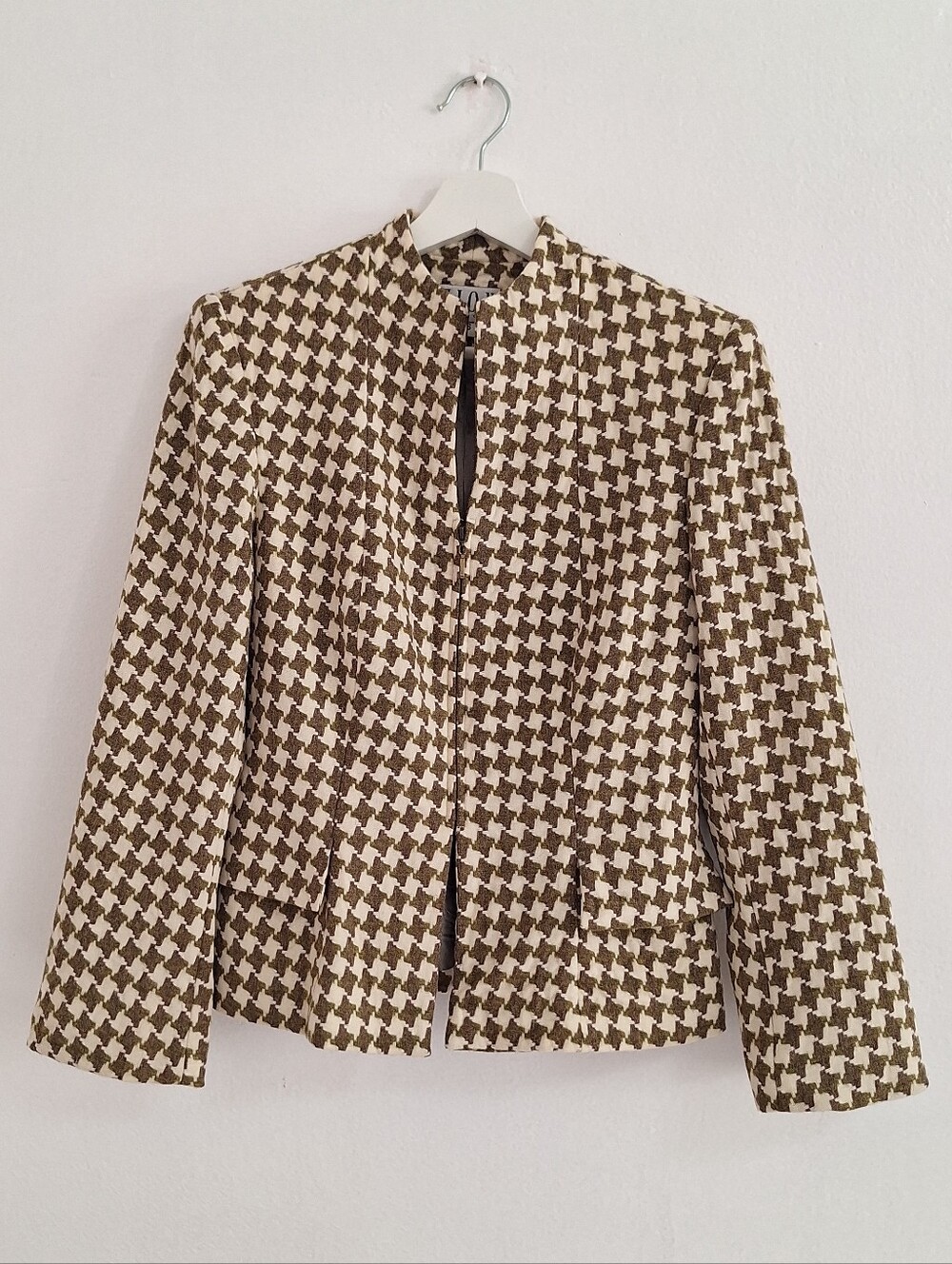 ZION New York  Vintage Houndstooth Collarless Blazer in Olive Green & Cream